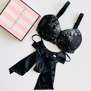 32DD SMALL Victoria’s Secret black bra set